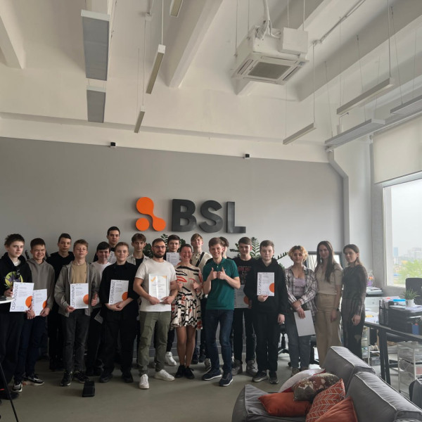 Наши резиденты проходят стажировку в ИТ-компании BSL - КИБЕРшкола программирования для детей, компьютерные курсы для школьников, начинающих и подростков - KIBERone г. Ереван